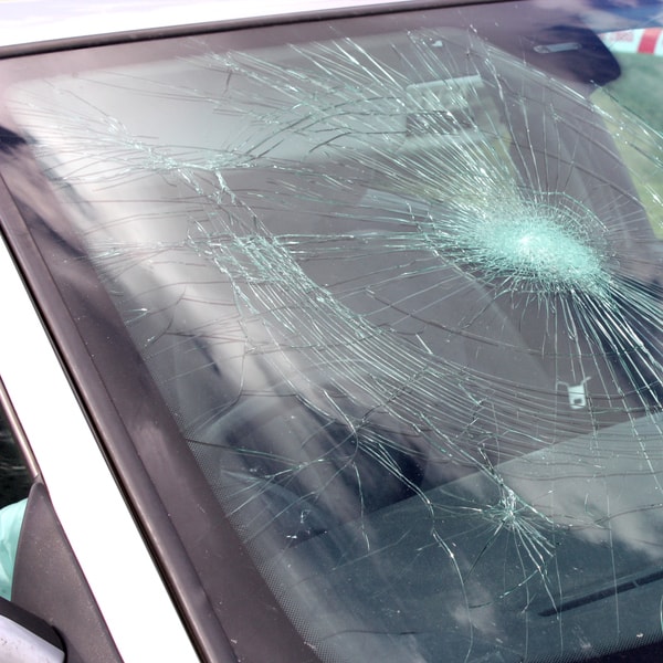 what auto glass replacement service to call and what is the price cost to fix broken windshield 